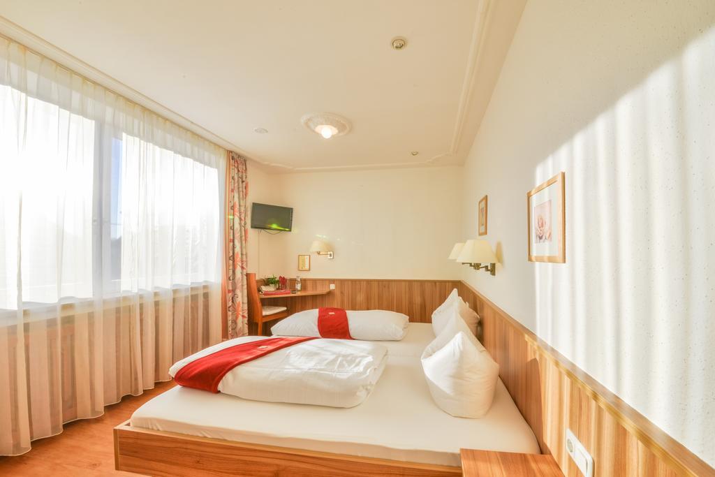 Hotel Drei Loewen Dachau Rum bild
