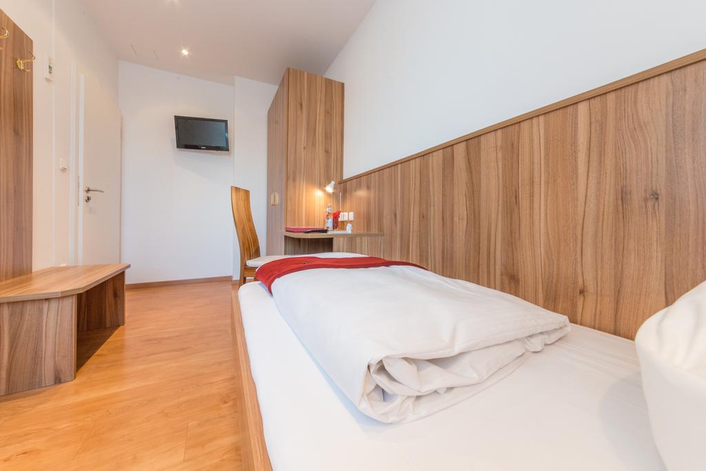 Hotel Drei Loewen Dachau Rum bild