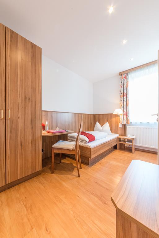 Hotel Drei Loewen Dachau Rum bild