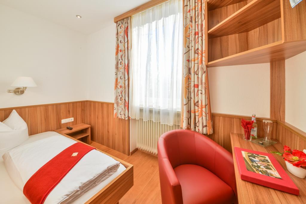 Hotel Drei Loewen Dachau Rum bild