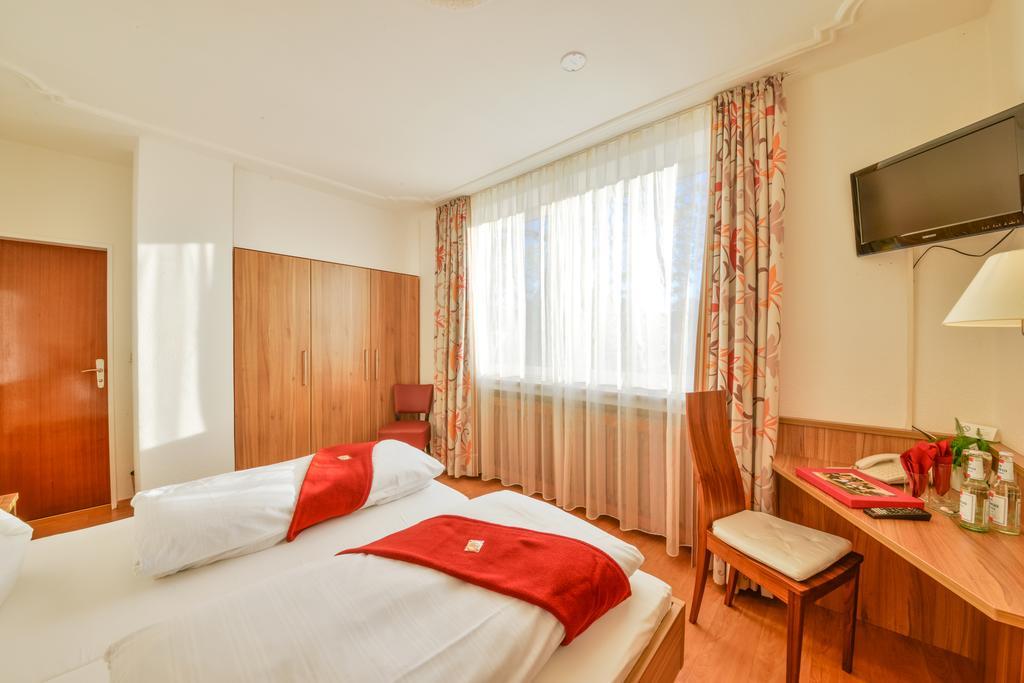 Hotel Drei Loewen Dachau Rum bild