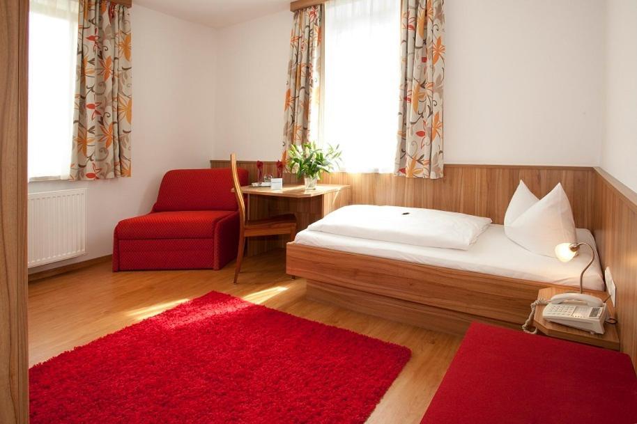 Hotel Drei Loewen Dachau Exteriör bild